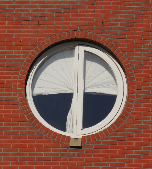 kruglye-okna